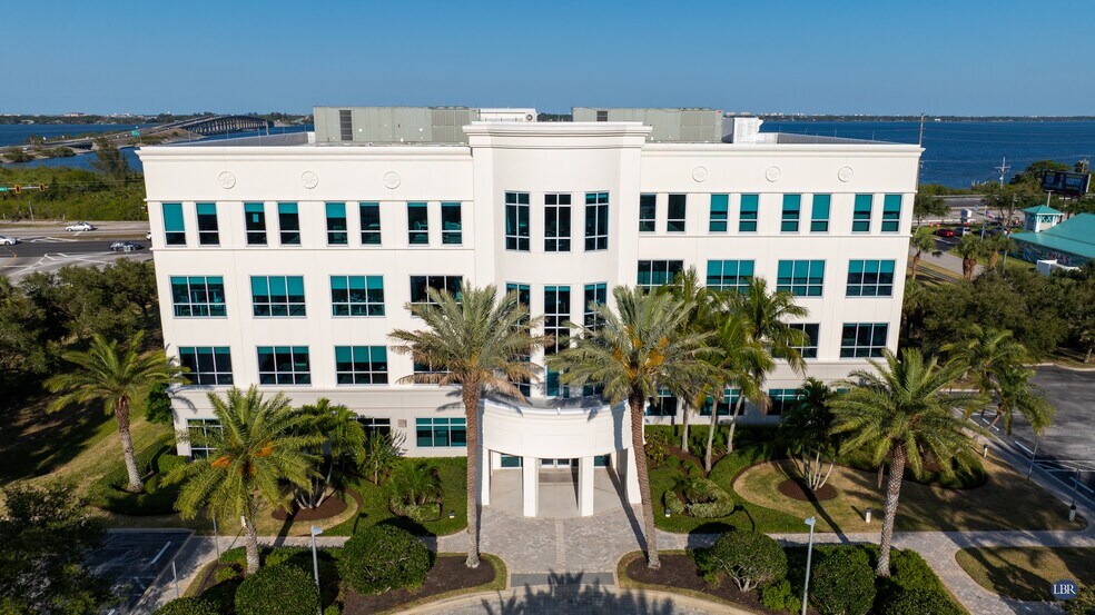 5700 N Harbor City Blvd, Melbourne, FL à louer - Photo du bâtiment - Image 1 de 15