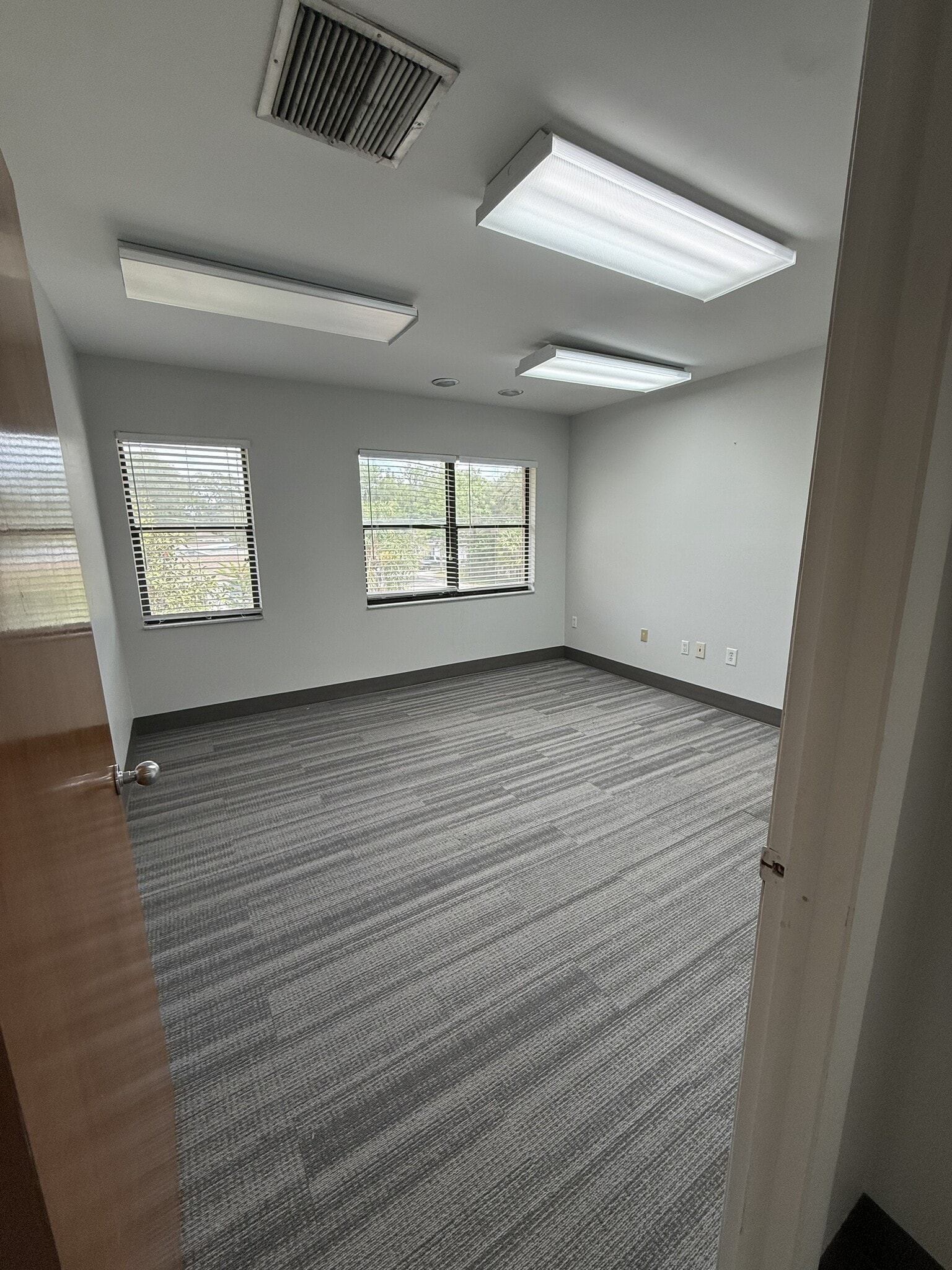 720-722 E Fletcher Ave, Tampa, FL for lease Interior Photo- Image 1 of 4