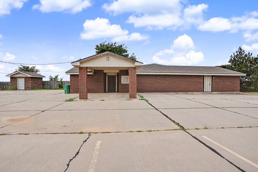 1220 S Broadway, Hobart, OK à vendre - Photo du bâtiment - Image 3 de 29
