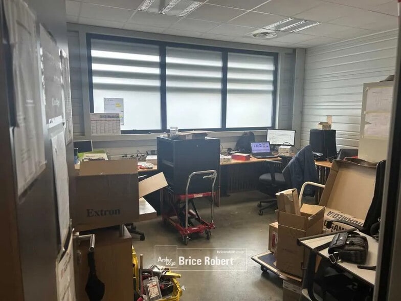 Local d'activités dans Champagne-au-Mont-d'Or à vendre - Photo intérieure - Image 3 de 6