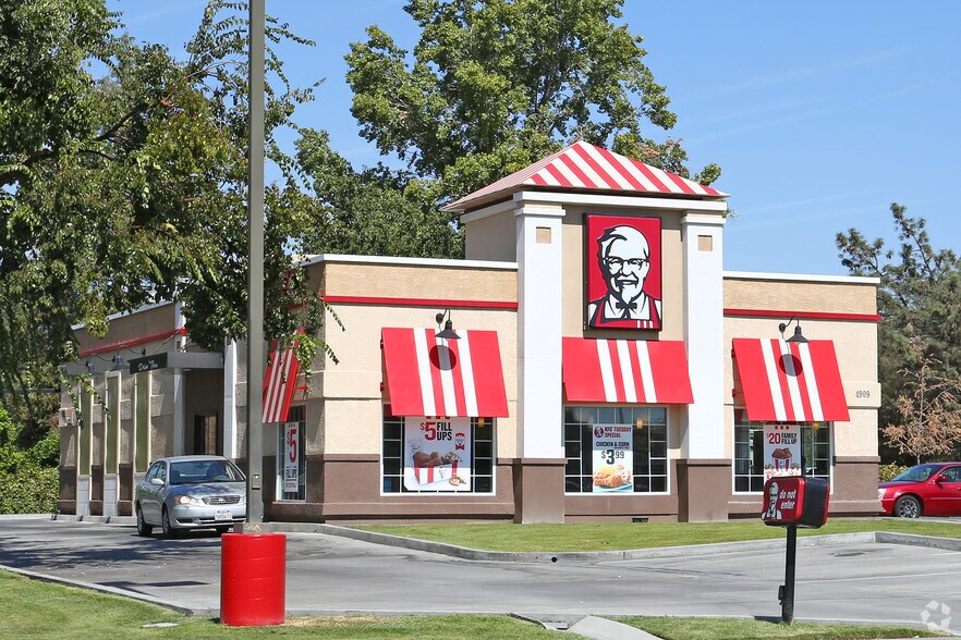 4909 E Mckinley Ave, Fresno, CA à louer - Photo du bâtiment - Image 3 de 4