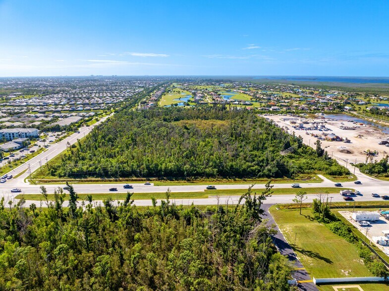 2810 & 2850 SW Pine Island Road, Cape Coral, FL à vendre - Photo du bâtiment - Image 3 de 5