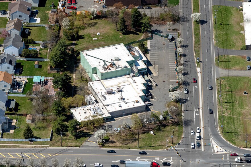 900 Durham Ave, South Plainfield, NJ à vendre - Photo du bâtiment - Image 1 de 9