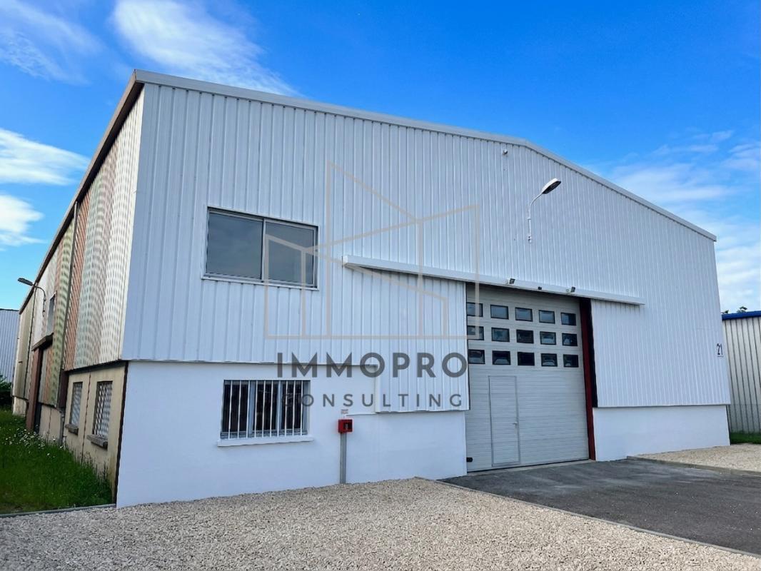 Industrial in Isneauville for lease Building Photo- Image 1 of 10