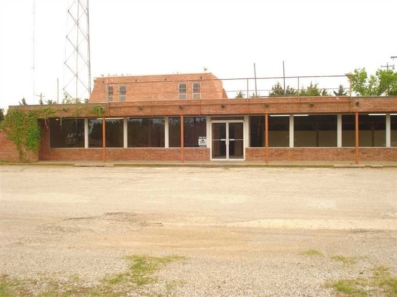 827 S Walbaum Rd, Calumet, OK for sale - Building Photo - Image 1 of 1