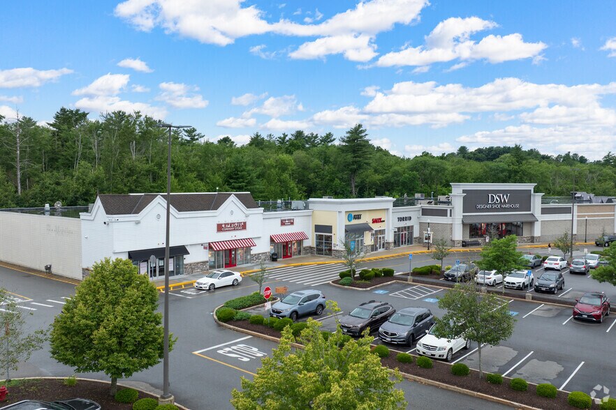 70 Worcester Providence Tpke, Millbury, MA à vendre - Photo principale - Image 1 de 6