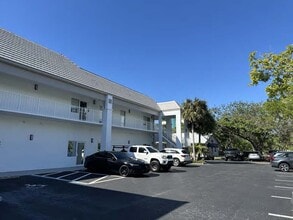5020 Tamiami Trl N, Naples, FL for lease Building Photo- Image 1 of 2
