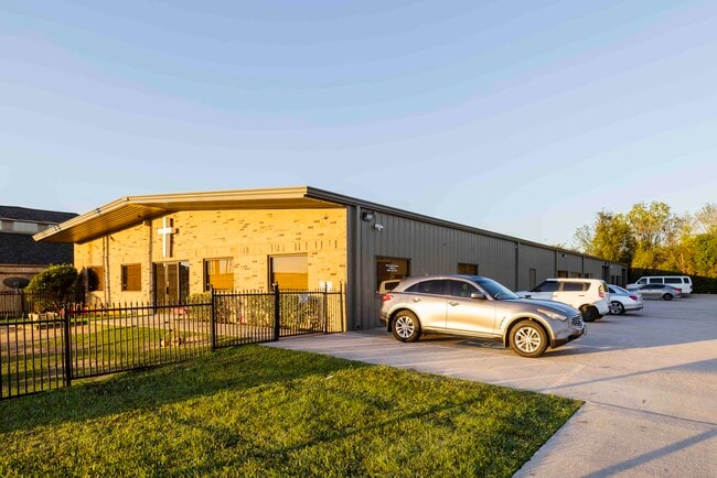 More details for 38-40 Wilson Rd, Humble, TX - Industrial for Lease