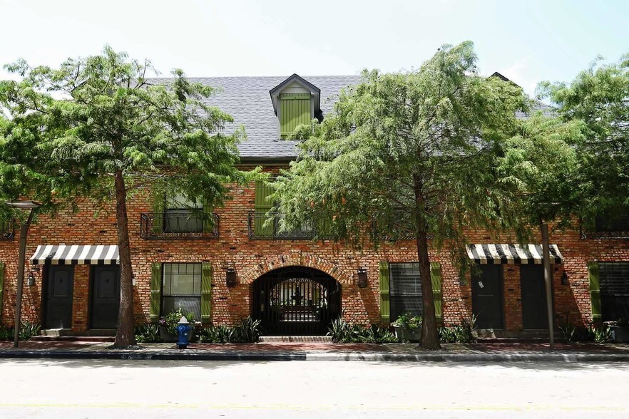 2320 McCue Rd, Houston, TX à vendre - Photo du bâtiment - Image 2 de 19