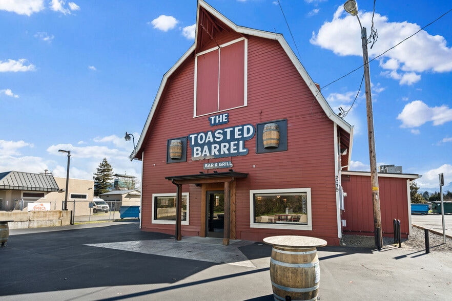 The Toasted Barrel, Grants Pass, OR for sale - Primary Photo - Image 2 of 25
