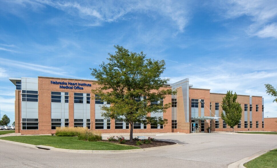 7440 S 91st St, Lincoln, NE à louer - Photo du bâtiment - Image 2 de 21