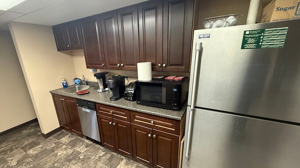 1460 Corydon Av, Winnipeg, MB à louer - Photo du bâtiment - Image 2 de 6