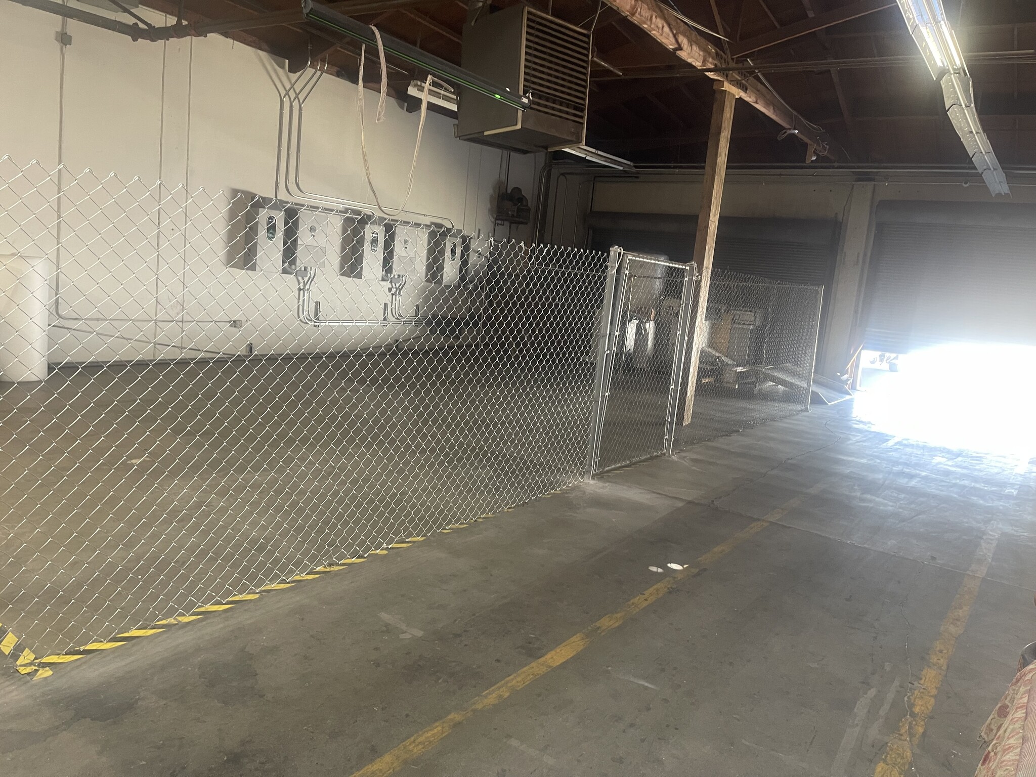 711 E Rosecrans Ave, Los Angeles, CA for lease Building Photo- Image 1 of 4