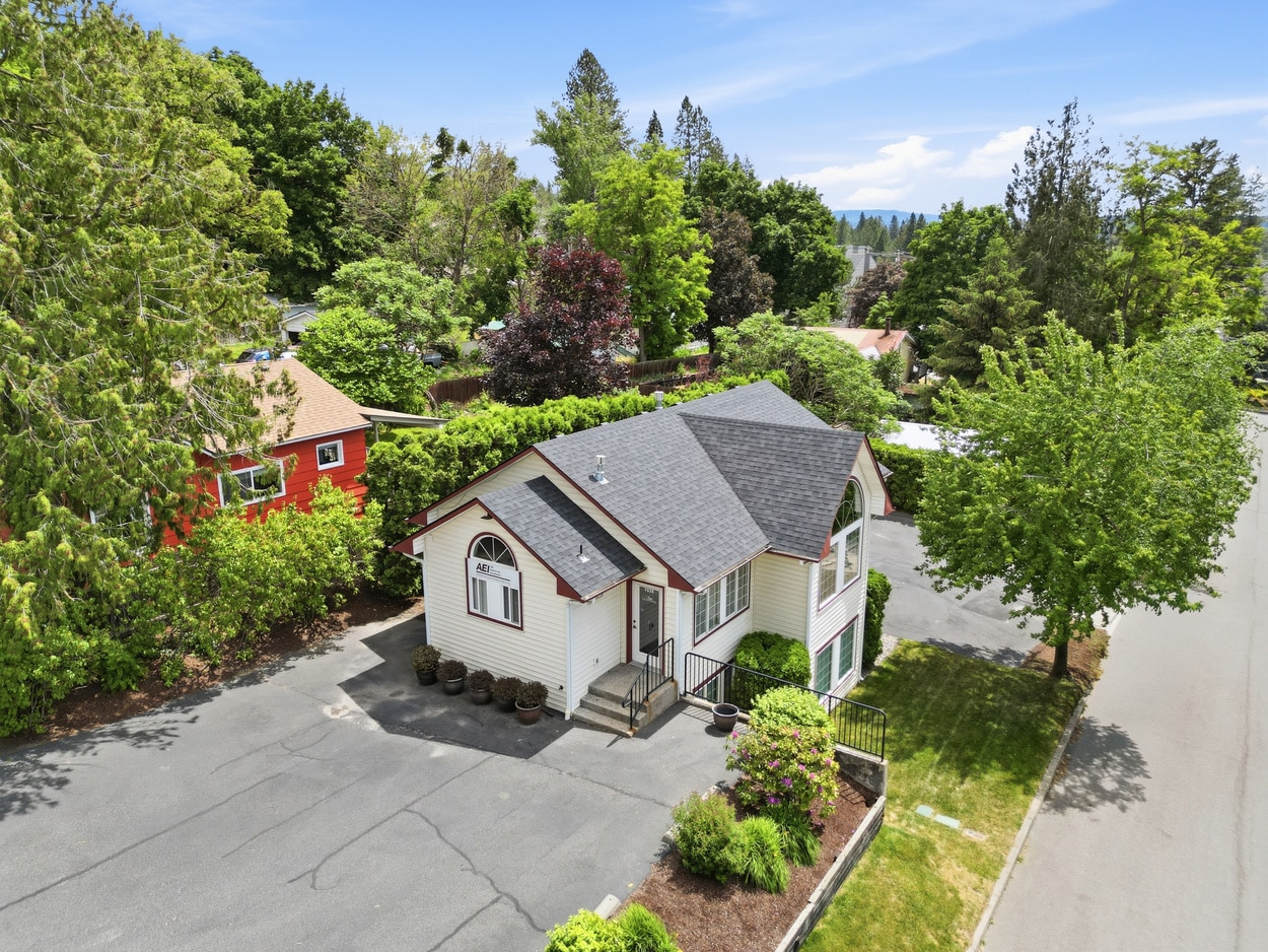 1038 W Davidson Ave, Coeur d'Alene, ID à vendre Photo principale- Image 1 de 40