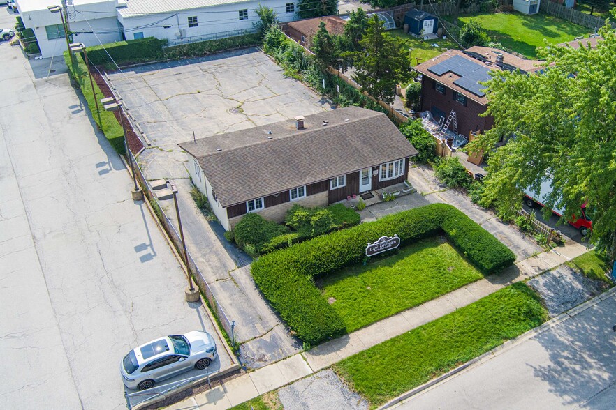 205 Pinecroft Dr, Roselle, IL for sale - Building Photo - Image 3 of 21