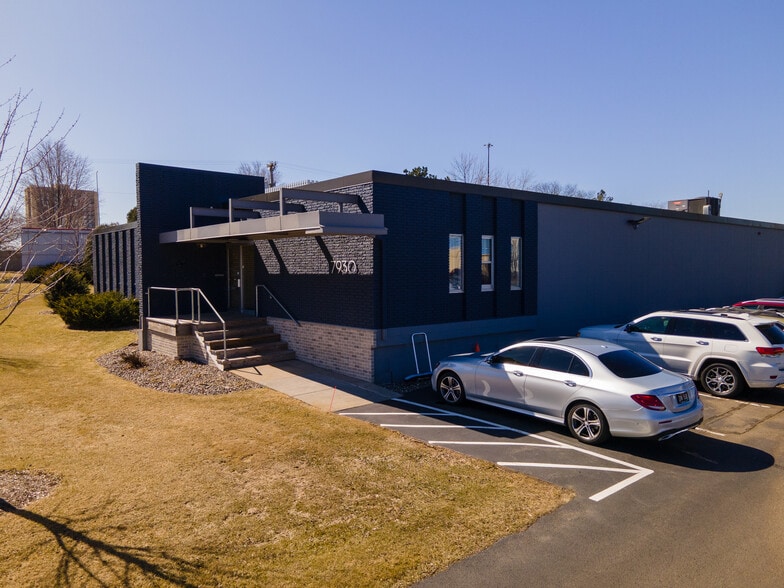 7930 Computer Ave S, Bloomington, MN for lease - Building Photo - Image 2 of 5