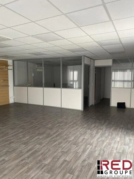 Bureau dans Aubagne à vendre - Photo du bâtiment - Image 2 de 6