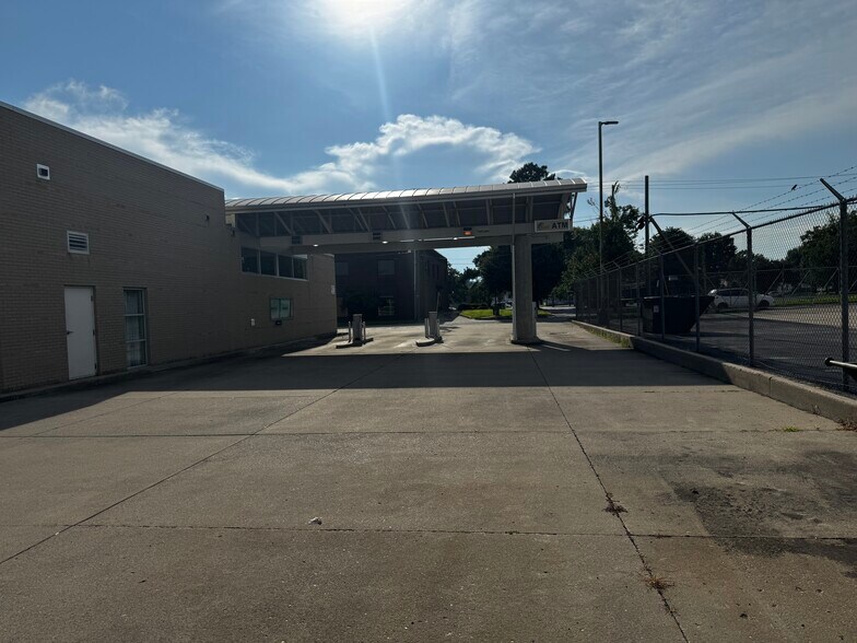 600 6th Ave, Saint Albans, WV à vendre - Photo du bâtiment - Image 2 de 19