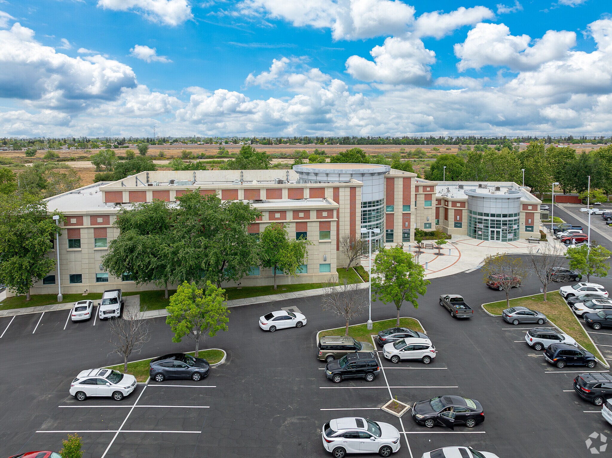 9450-9500 Stockdale Hwy, Bakersfield, CA à louer Photo principale- Image 1 de 16