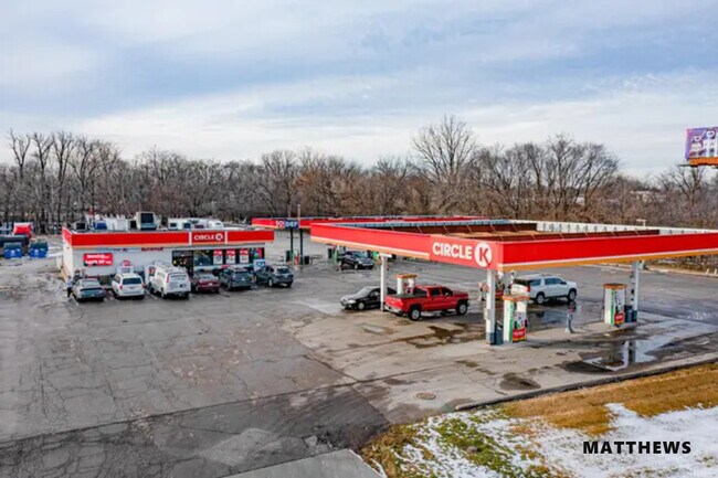 Plus de détails pour 1005 N Riley Hwy, Shelbyville, IN - Commerce de détail à vendre