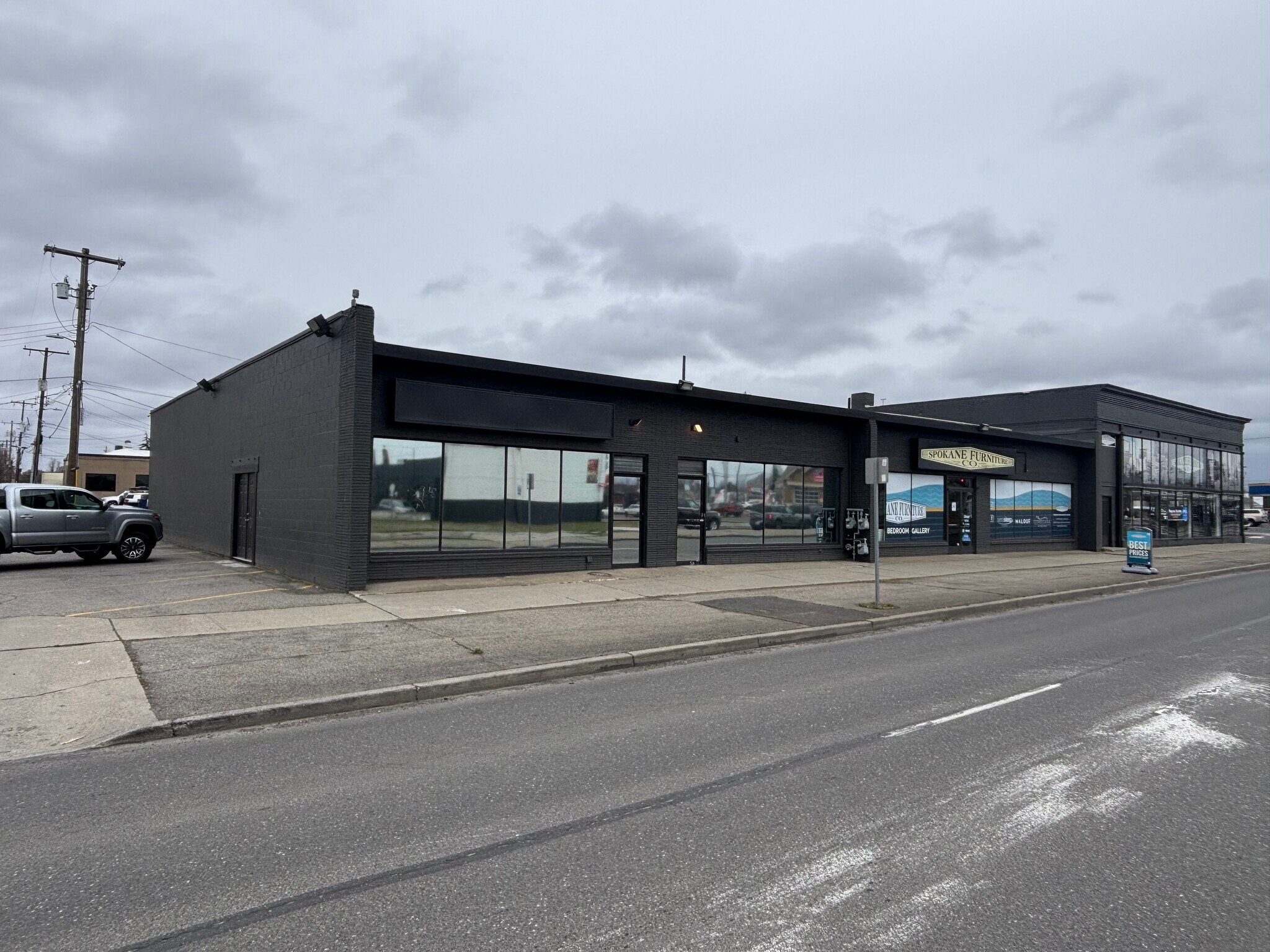 8-14 W Indiana St, Spokane, WA for lease Primary Photo- Image 1 of 2