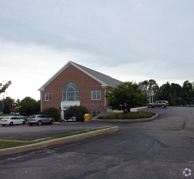 195 Barrington Town Sq, Aurora, OH for sale - Primary Photo - Image 1 of 2