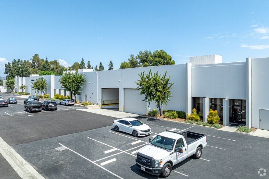 9740-9754 Alburtis Ave, Santa Fe Springs, CA à louer - Photo du bâtiment - Image 2 de 16