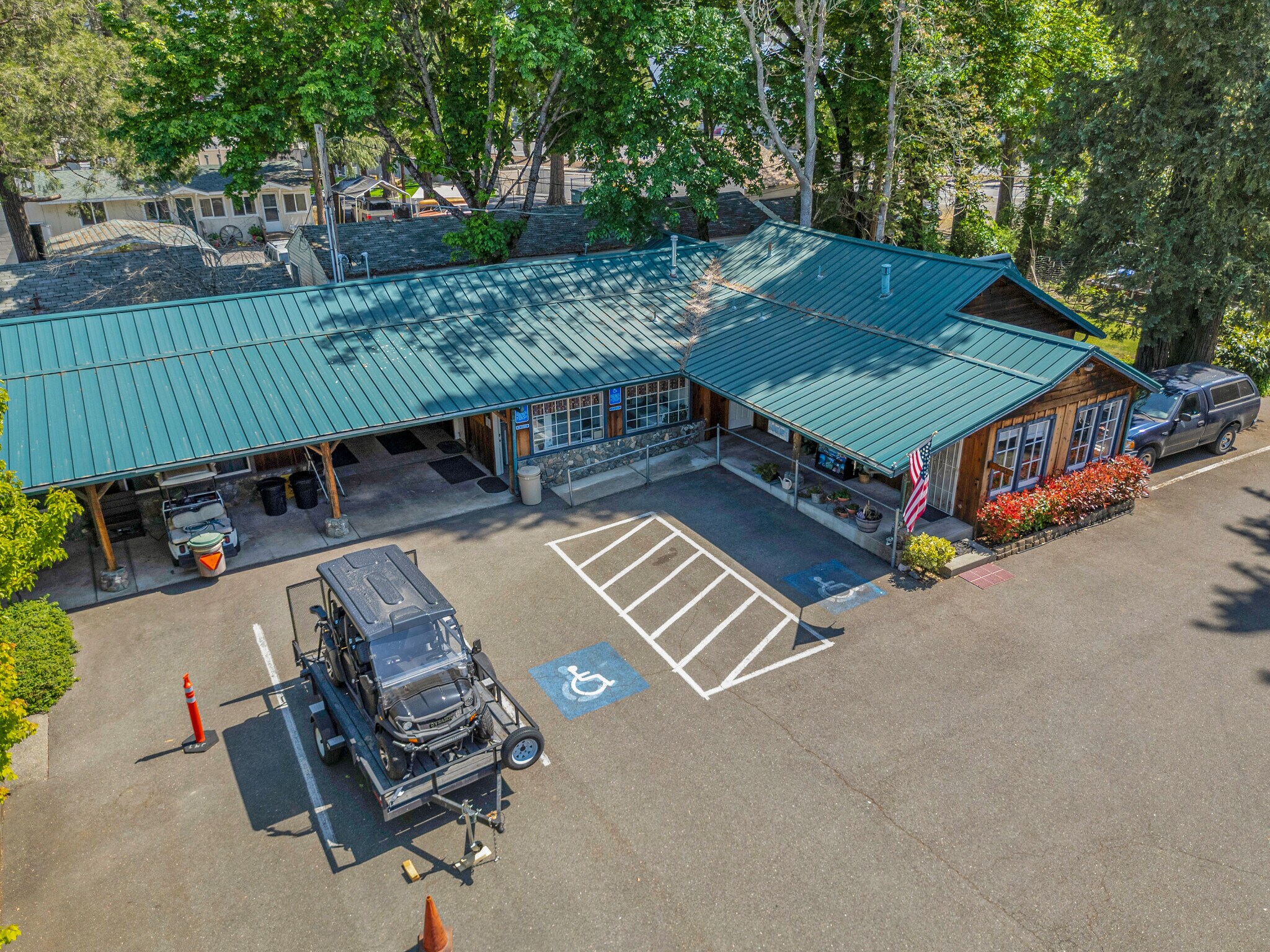 8880 Rogue River Hwy, Grants Pass, OR à vendre Photo principale- Image 1 de 1