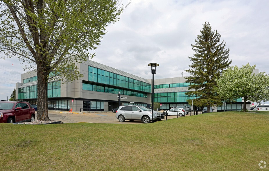 9618-9622 42 Av NW, Edmonton, AB for sale - Building Photo - Image 2 of 7