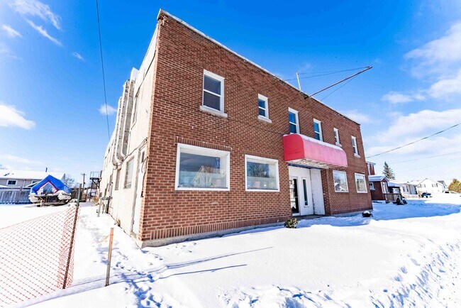 Plus de détails pour 449 Mead Blvd, Espanola, ON - Multi-résidentiel à vendre