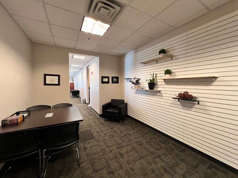 8911 S Sandy Pky, Sandy, UT à louer - Photo intérieure - Image 2 de 28