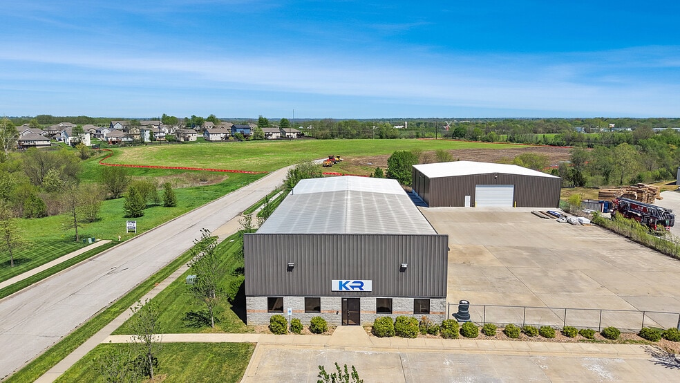 990 Premier Dr, Kearney, MO for lease - Primary Photo - Image 1 of 8