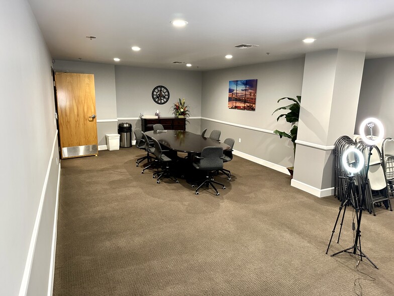 301 Mission Ave, Oceanside, CA for lease - Interior Photo - Image 2 of 21