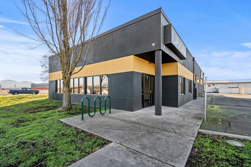 4731 Industry Dr, Medford, OR à vendre - Photo du bâtiment - Image 3 de 39