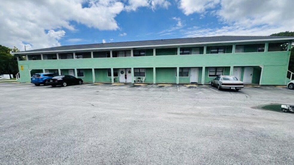 8570 W Mayo Dr, Crystal River, FL à vendre - Photo du bâtiment - Image 1 de 2