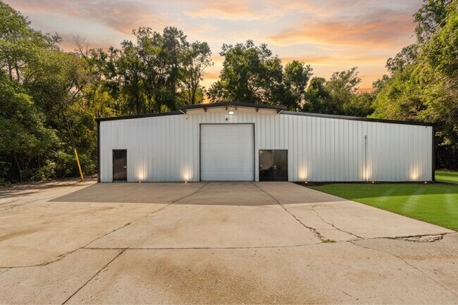 More details for 3143 W Tharpe St, Tallahassee, FL - Industrial for Lease