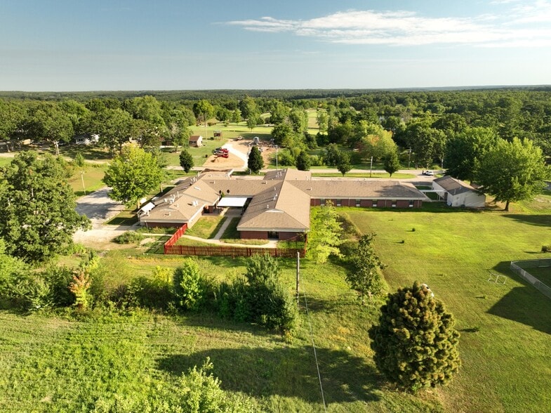 403 E 10th St, Dixon, MO à vendre - Photo du bâtiment - Image 3 de 5