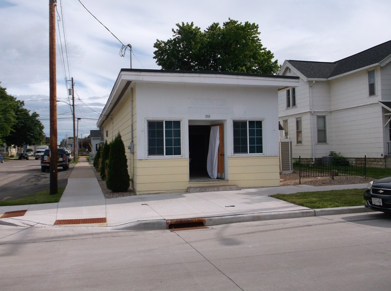 700 Otter Ave, Oshkosh, WI for sale - Building Photo - Image 1 of 1