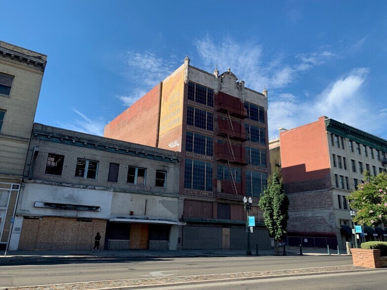 Weber Ave Portfolio portefeuille de 3 propriétés à vendre sur LoopNet.ca - Photo du bâtiment - Image 2 de 22