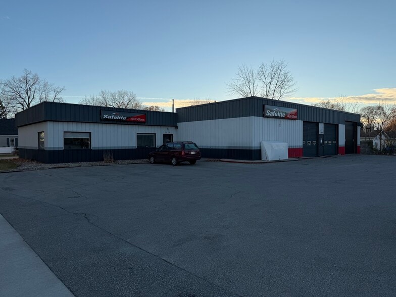 1619 W Wisconsin Ave, Appleton, WI for sale - Building Photo - Image 2 of 6