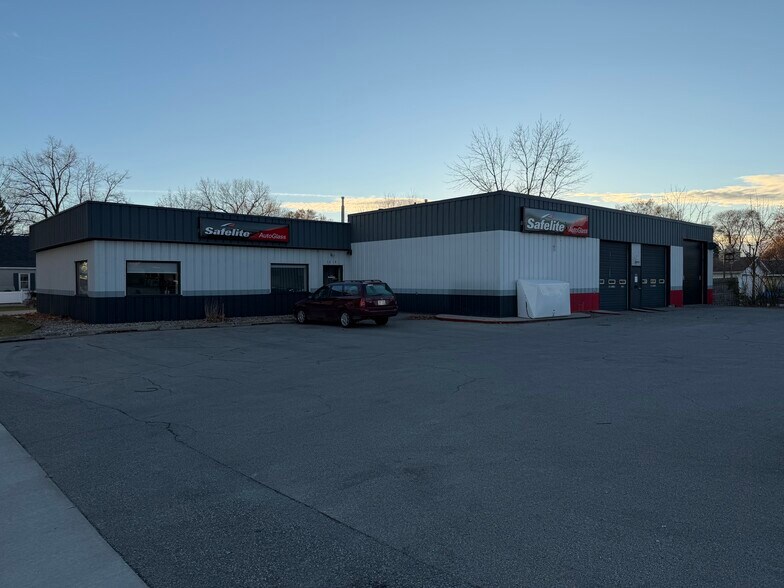 1619 W Wisconsin Ave, Appleton, WI à vendre - Photo du bâtiment - Image 2 de 6
