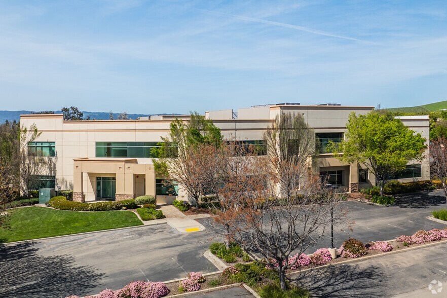 333 N Canyons Pky, Livermore, CA à louer - Photo du bâtiment - Image 2 de 9