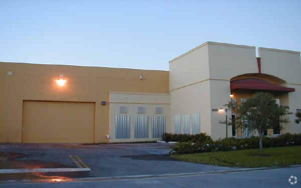 10570 NW 37th Ter, Miami, FL for lease - Building Photo - Image 2 of 5