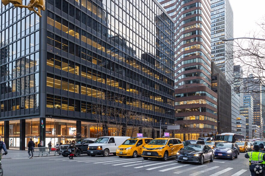 777 Third Ave, New York, NY à louer - Photo du bâtiment - Image 2 de 9