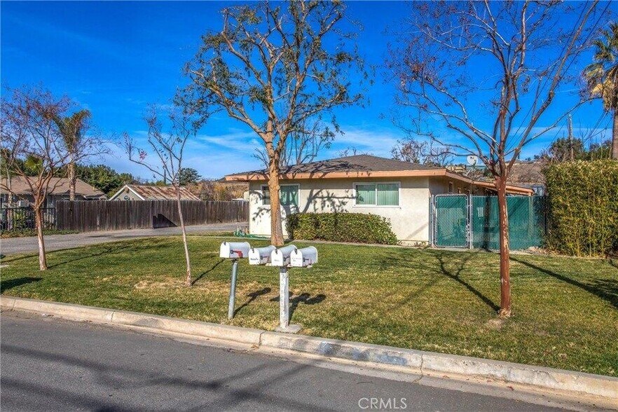 32390 Avenue D, Yucaipa, CA à vendre - Photo du bâtiment - Image 3 de 22