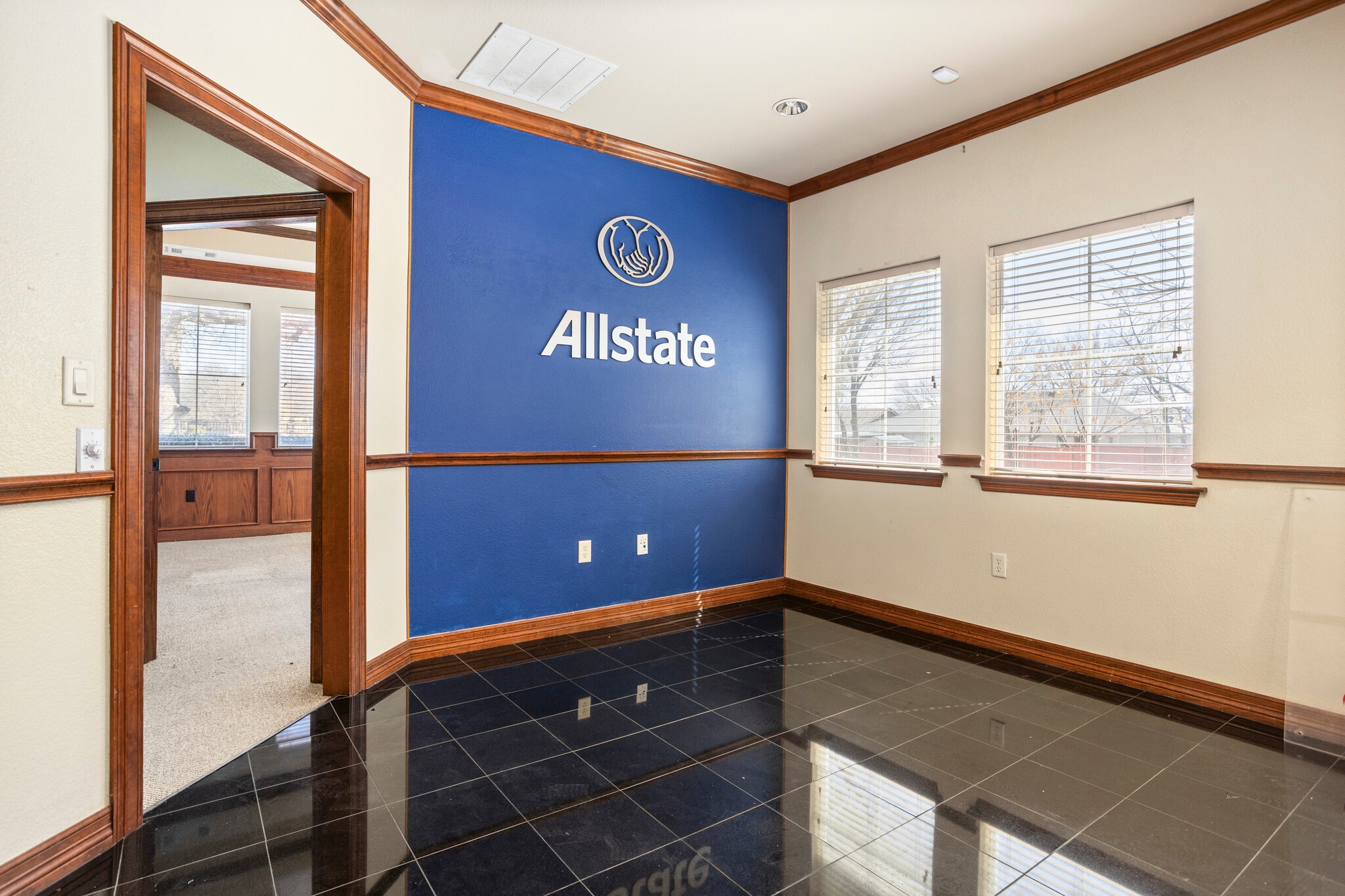 910 N Main St, Euless, TX for lease Interior Photo- Image 1 of 4