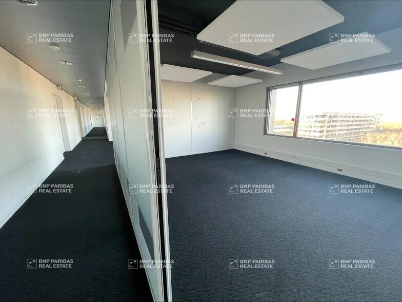 Bureau dans Saint-Jacques-de-la-Lande à louer - Photo du bâtiment - Image 2 de 41