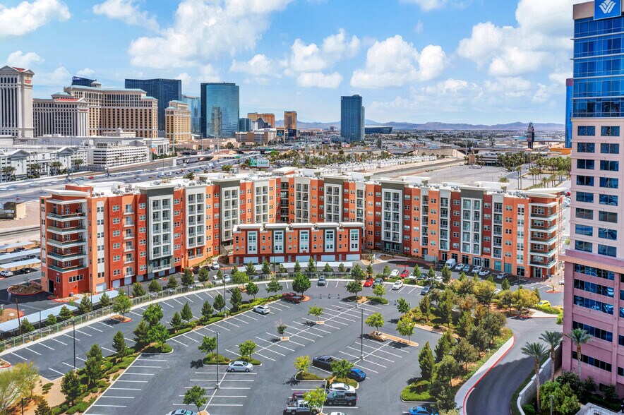 3150 W Twain Ave, Las Vegas, NV à louer - Photo du bâtiment - Image 2 de 5