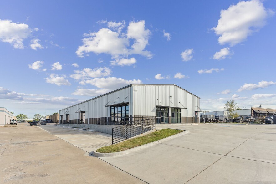 3305 Century Dr, Rowlett, TX à vendre - Photo du bâtiment - Image 3 de 25