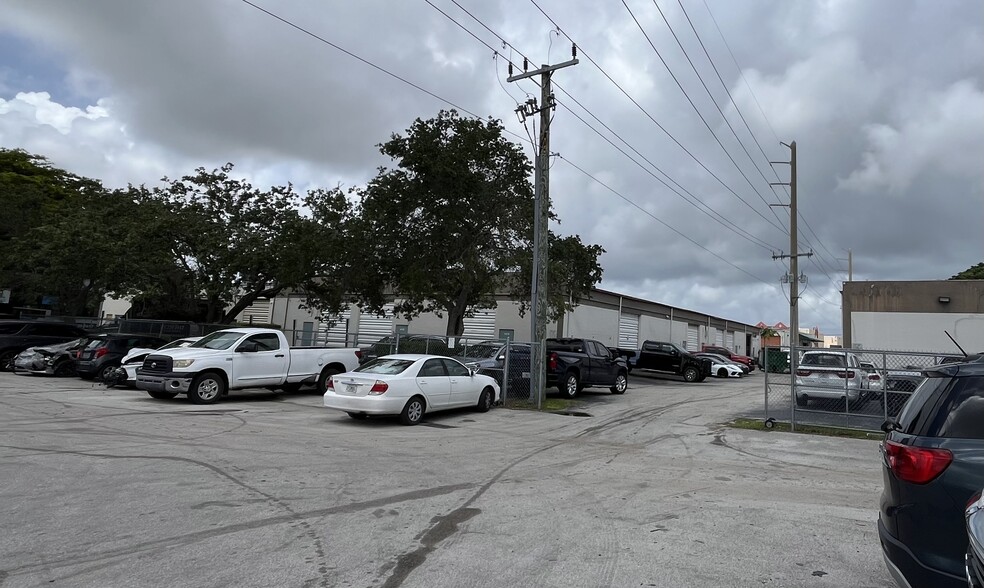 18700 SW 108th Ave, Cutler Ridge, FL for lease - Building Photo - Image 1 of 3